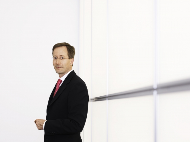 automotiveDAY Keynote: Axel Strotbek, Finanz-&Organisationsvorstand Audi AG automotiveDAY Keynote: Axel Strotbek, Finanz-&Organisationsvorstand Audi AG