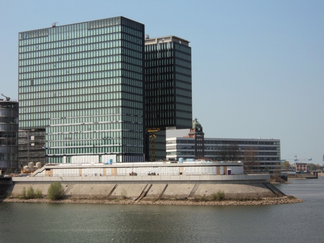 Mit Triflex ProDetail haben die Abdichter von Iso-Bau Oberhausen die Zwillingstürme im Düsseldorfer 