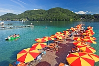 Sonnenschirme am Steg (Klopeiner See - Südkärnten)