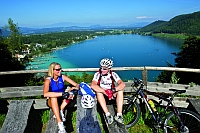 Biker bei der Rast mit wunderbarem Panorama auf See © Gerdl (Klopeiner See - Südkärnten) Biker bei der Rast mit wunderbarem Panorama auf See © Gerdl (Klopeiner See - Südkärnten)