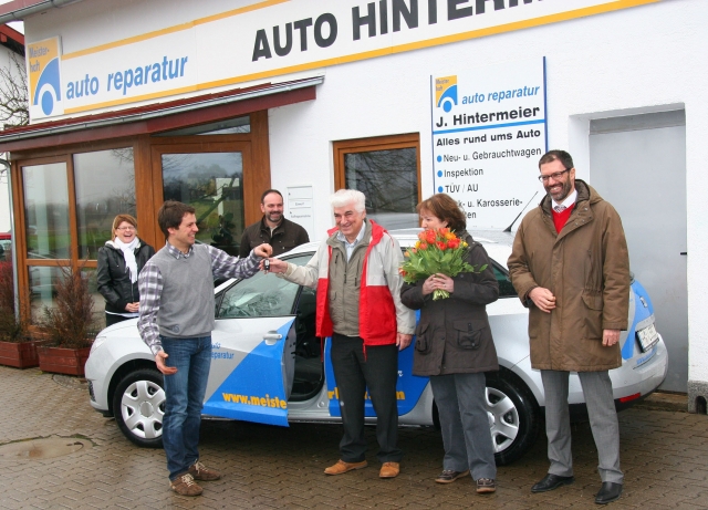 Schlüsselübergabe bei Meisterhaft (von links): Edith Niedermayr vom Marketing der ATR SERVICE GmbH, 