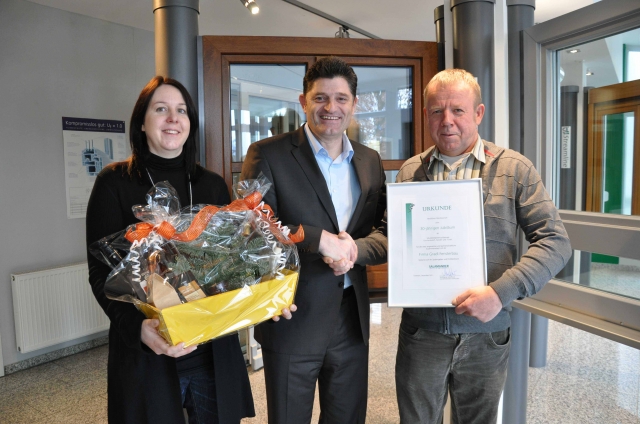 Vlnr.: Nicole Gradl (Geschäftsleitung der Fa. Gradl), Wolfgang Sandhaus (Geschäftsführender Gesellsc Vlnr.: Nicole Gradl (Geschäftsleitung der Fa. Gradl), Wolfgang Sandhaus (Geschäftsführender Gesellsc