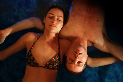Floating am Valentinstag für verliebte Paare im tranxx schwebebad&massagewelt Floating am Valentinstag für verliebte Paare im tranxx schwebebad&massagewelt