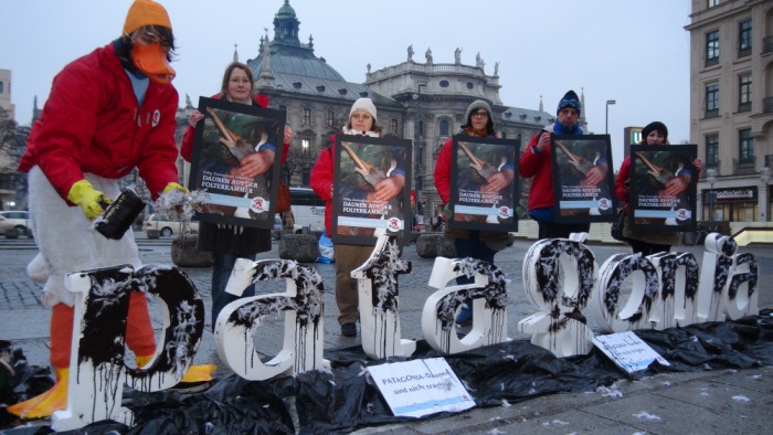 VIER PFOTEN protestiert gegen Tierqual-Daunen (C) VIER PFOTEN