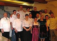 Weinprinzessin, Gastköche und das Kalikutt-Team freuen sich über einen sehr gelungenen Abend Weinprinzessin, Gastköche und das Kalikutt-Team freuen sich über einen sehr gelungenen Abend