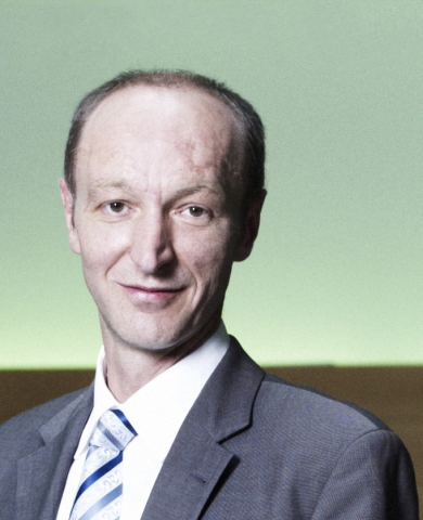 Dr. Elmar Lippert, Abteilungsleiter IT-Kundenmanagement für Mittelstandsbank, International Banking, Dr. Elmar Lippert, Abteilungsleiter IT-Kundenmanagement für Mittelstandsbank, International Banking,