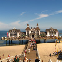 Beliebt bei Urlaubern - Die Seebrücke von Sellin auf der Insel Rügen. Beliebt bei Urlaubern - Die Seebrücke von Sellin auf der Insel Rügen.