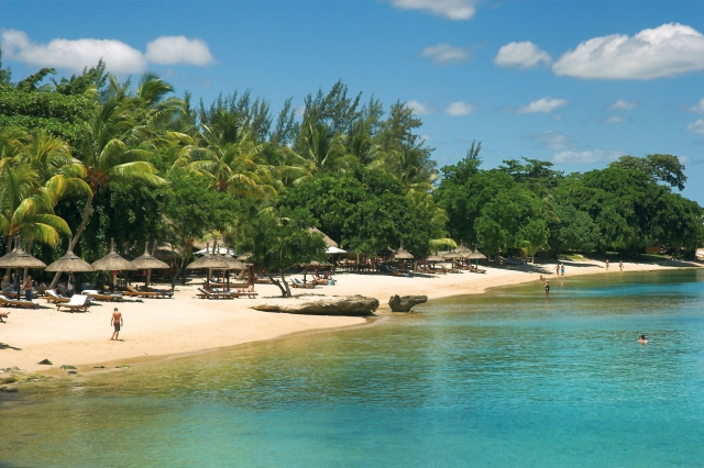 Für alle Urlaubstypen: Weißer Strand, türkisblaues Wasser - Mauritius gilt zu Recht als Perle des In Für alle Urlaubstypen: Weißer Strand, türkisblaues Wasser - Mauritius gilt zu Recht als Perle des In