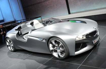 Die Konzeptstudie BMW Vision ConnectedDrive denkt das Prinzip der intelligenten Vernetzung von Fahre Die Konzeptstudie BMW Vision ConnectedDrive denkt das Prinzip der intelligenten Vernetzung von Fahre