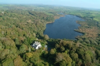 Blick auf die Lodge und den See Blick auf die Lodge und den See