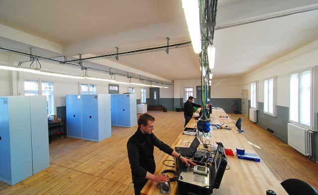 Helle und freundliche Arbeitsplätze im Inneren der Zigarrenfabrik Helle und freundliche Arbeitsplätze im Inneren der Zigarrenfabrik