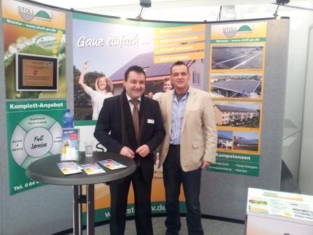 M. Stoll (rechts), Fa. Stoll Elektrotechnik GmbH, nach der erfolgreichen Bauexpo