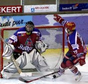 Spannende Unterhaltung garantiert die Pokal-Partie am 31.8.: Wölfe Freiburg gegen Adler Mannheim. Spannende Unterhaltung garantiert die Pokal-Partie am 31.8.: Wölfe Freiburg gegen Adler Mannheim.