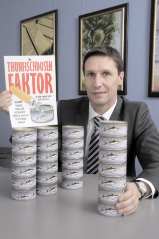 Anlageberater Michael Rehberger mit seinem e-book zum Thema Thunfischdosen-Faktor Anlageberater Michael Rehberger mit seinem e-book zum Thema Thunfischdosen-Faktor