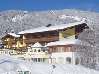Hotel Wieseneck in Flachauwinkl direkt an der Skipiste.