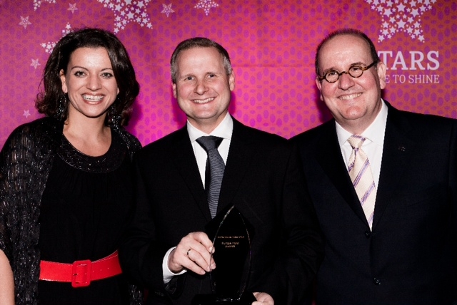 Deniza Spinova (IHG), Hoteldirektor Marcus Gottschlich (Holiday Inn Düsseldorf Airport-Ratingen) und