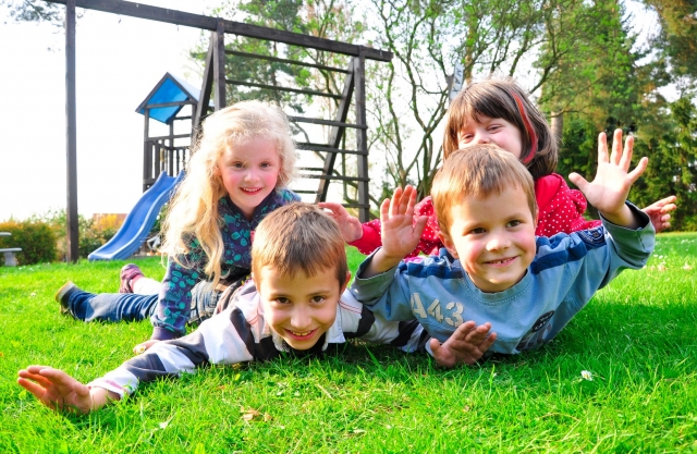 Damit Kinder wieder fröhlich sein können: Spezielle Präventionskurse helfen, Kinder spielerisch, abe Damit Kinder wieder fröhlich sein können: Spezielle Präventionskurse helfen, Kinder spielerisch, abe