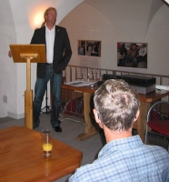 Pfarrer Michael Landwehr bei seinem Vortrag