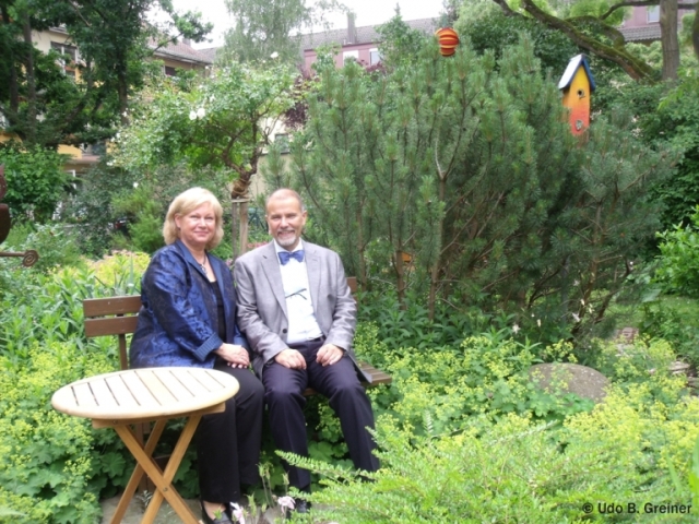 Gudrun und Klaus Förtsch im Naturgarten des Creativhotels Luise Gudrun und Klaus Förtsch im Naturgarten des Creativhotels Luise