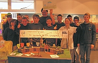 CJD-Mitarbeiter, dm-Marktleitung und Jugendliche freuen sich über den Erfolg (Bild: wort.laut) CJD-Mitarbeiter, dm-Marktleitung und Jugendliche freuen sich über den Erfolg (Bild: wort.laut)