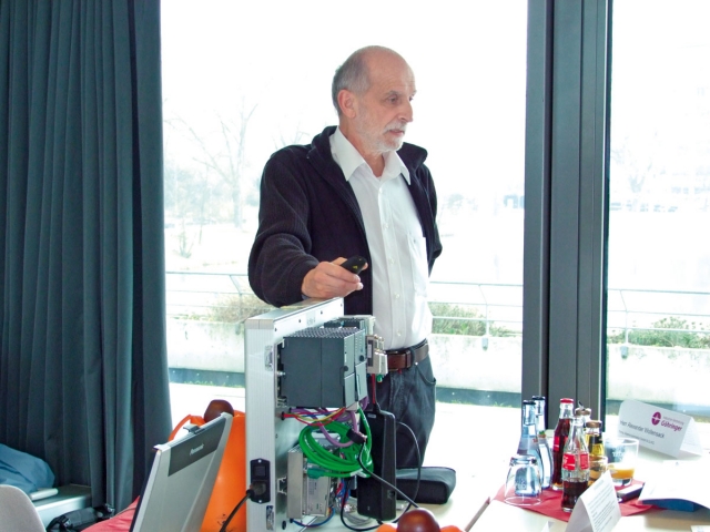 Hans-Ludwig Göhringer erklärt den Teilnehmern anhand von praktischen Beispielen, welche Verschleißer Hans-Ludwig Göhringer erklärt den Teilnehmern anhand von praktischen Beispielen, welche Verschleißer