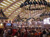 Das Münchner Oktoberfest wird auch in Berlin gefeiert; und das mit viel Politprominenz.
