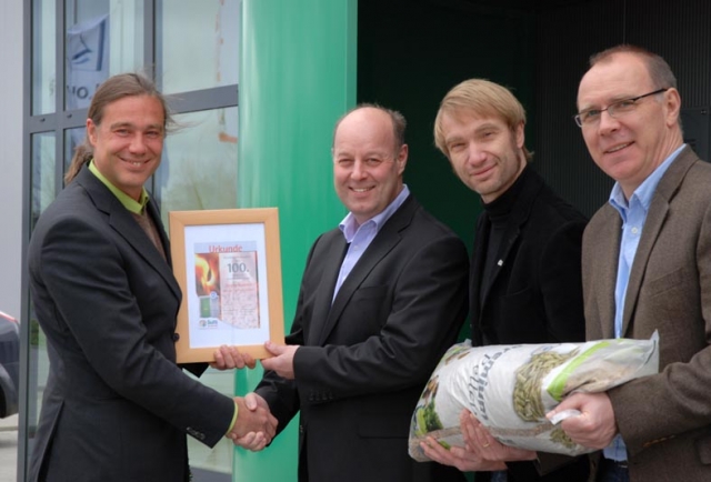 Dipl.-Ing. Michael Gormanns (links) und Ralf Gormann (2. von rechts) von der NRW-Werksvertretung des Dipl.-Ing. Michael Gormanns (links) und Ralf Gormann (2. von rechts) von der NRW-Werksvertretung des