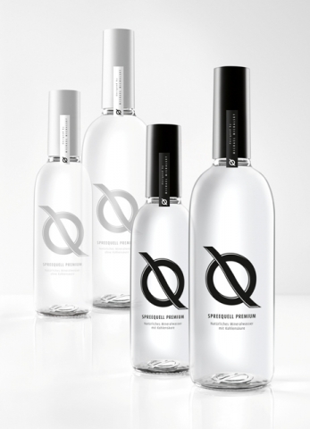 © Spreequell Mineralbrunnen GmbH - Die Dekorationen in Schwarz verzieren die Flasche für kohlensäure © Spreequell Mineralbrunnen GmbH - Die Dekorationen in Schwarz verzieren die Flasche für kohlensäure
