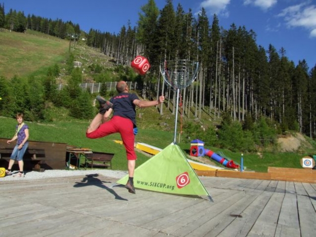 Trendsport SIXCUP - die neue Sportart begeistert Jung und Alt