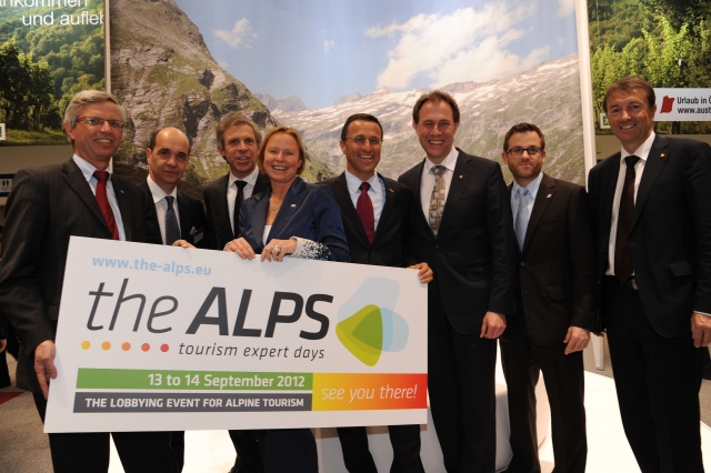 Bei der ITB 2012, der weltgrößten Tourismusmesse in Berlin, erneuerten führende alpine Touristiker i Bei der ITB 2012, der weltgrößten Tourismusmesse in Berlin, erneuerten führende alpine Touristiker i