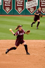 Softball, in den USA Volkssport, wird in Deutschland nur von Frauen gespielt.