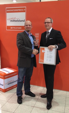 Innovationspreis-IT 2012: ticketscript auf der CeBIT, links: Kolja Kirchberg (Operations Manager tic Innovationspreis-IT 2012: ticketscript auf der CeBIT, links: Kolja Kirchberg (Operations Manager tic