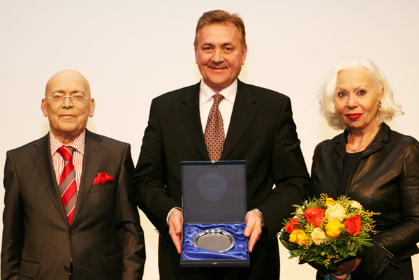 v.l.: Heinz E. Schmitt (Der Neue Apotheker), K. Butzinger (GF, MedVec),  E. Schmitt (GF, OTC-Media)