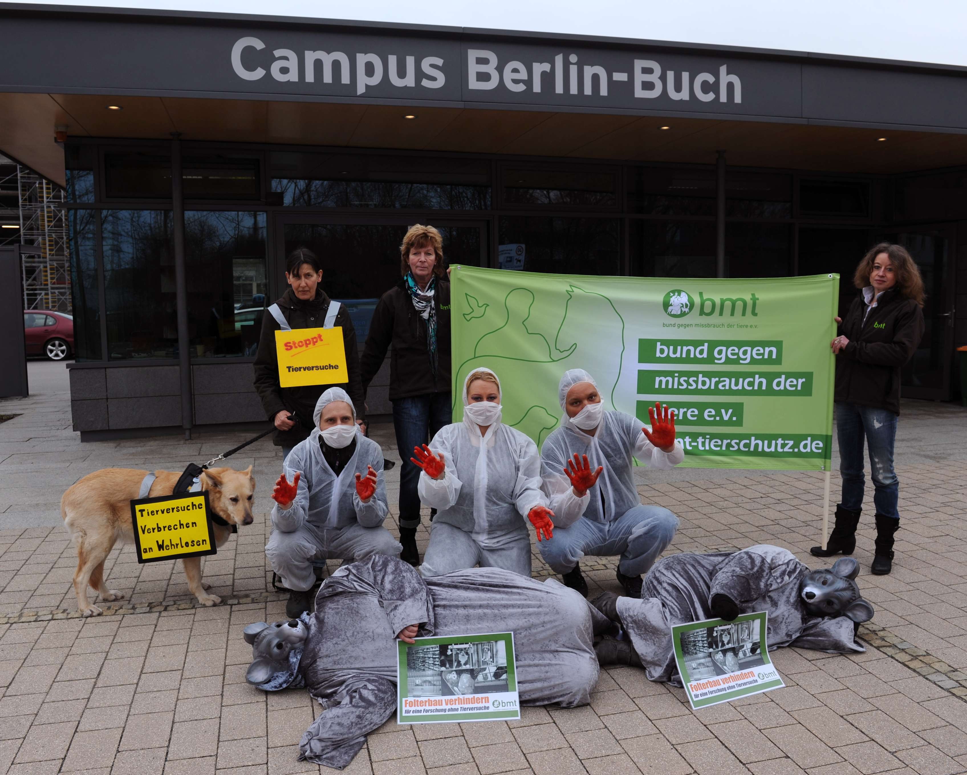 Tierschützer demonstrierten gegen Bau eines neuen Tierversuchslabors in Berlin Tierschützer demonstrierten gegen Bau eines neuen Tierversuchslabors in Berlin