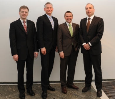 v.l.n.r. Roman Makoski (GF Hogg Robinson Breuninger Reisebüro), Wolfgang Altmüller (Vorstandsvorsitz v.l.n.r. Roman Makoski (GF Hogg Robinson Breuninger Reisebüro), Wolfgang Altmüller (Vorstandsvorsitz