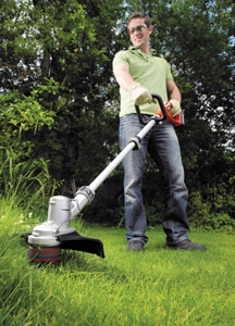 Der neue 36,0-Volt-Rasentrimmer von Black&Decker schneidet selbst hohes und nasses Gras ohne Leistun Der neue 36,0-Volt-Rasentrimmer von Black&Decker schneidet selbst hohes und nasses Gras ohne Leistun