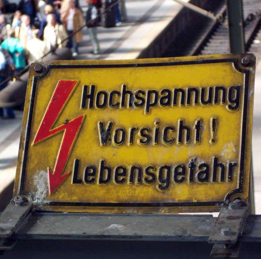 An die Nähe von Hochspannungsleitungen gewöhnen sich Trainsurfer ziemlich schnell. An die Nähe von Hochspannungsleitungen gewöhnen sich Trainsurfer ziemlich schnell.