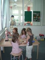 Forscherzimmer in der Lernwerkstatt Steppkes - Freie Grundschule in Stuttgart-Vaihingen. Forscherzimmer in der Lernwerkstatt Steppkes - Freie Grundschule in Stuttgart-Vaihingen.