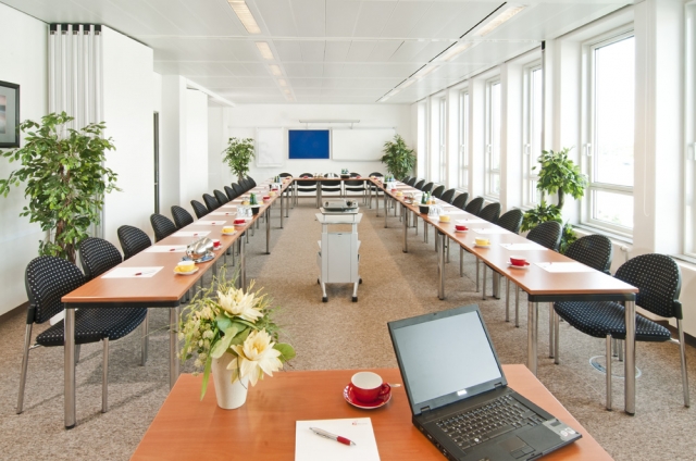 Konferenz- und Meetingräume lassen sich bei ecos office center nun einfach per Mouseklick buchen.