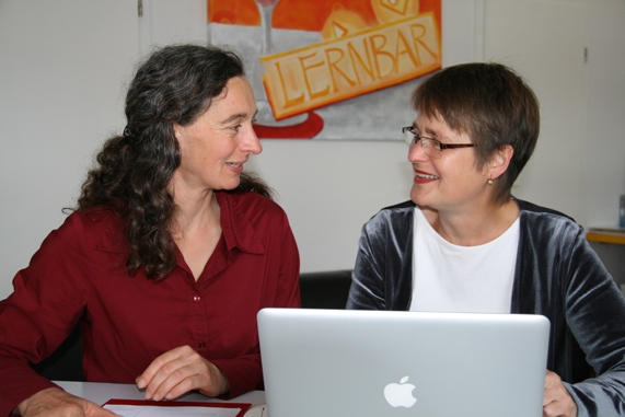 Sabine Roth (links) ist eine der Trainerinnen des Kompaktseminars?Selbstständigkeit konkret Sabine Roth (links) ist eine der Trainerinnen des Kompaktseminars?Selbstständigkeit konkret