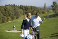 Paar am Golfplatz Paar am Golfplatz