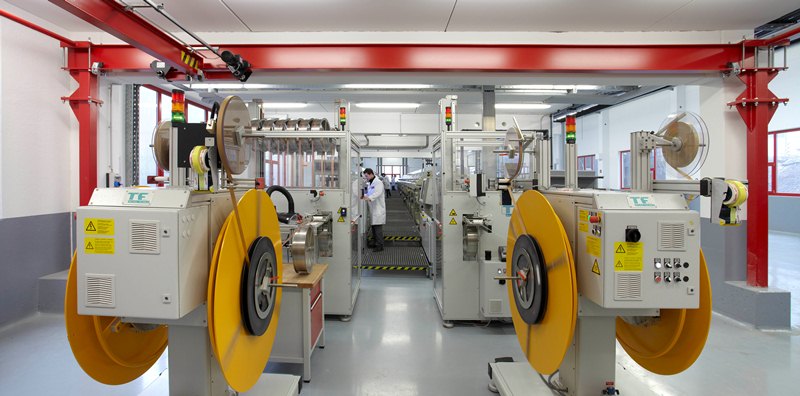 Schnell und präzise: Die neue, hochmoderne Bandbeschichtungsanlage bei Metoba Schnell und präzise: Die neue, hochmoderne Bandbeschichtungsanlage bei Metoba