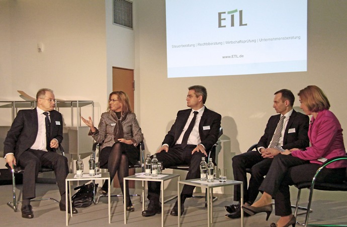 Michael Gschrei, Alexandra Thein, Christoph Tönsgerleman und Dr. Volker Wissing disktutieren bei ETL