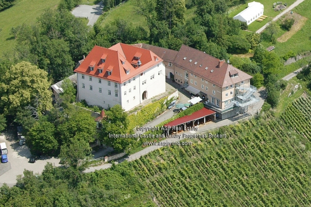 Ein prachtvolles voll renoviertes Schloss in der Nähe von Stuttgart steht zum Kauf