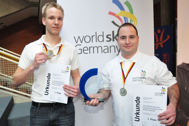 Die neuen Deutschen Meister im WorldSkills-Berufswettbewerb?Mobile Robotik?: Martin Reichert (Fot li