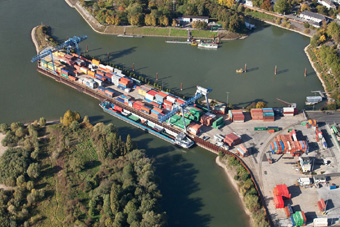 Containerterminal in Emmerich (© Contargo) Containerterminal in Emmerich (© Contargo)