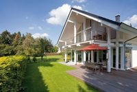 Hausbau nach Maß: Dank der Holzständerbauweise lassen sich individuelle Wünsche des Bauherrn mühelos Hausbau nach Maß: Dank der Holzständerbauweise lassen sich individuelle Wünsche des Bauherrn mühelos