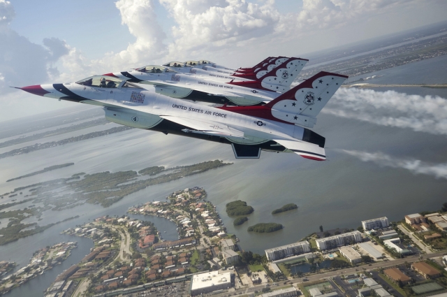 Die USAF Thunderbirgs zählen zu den profiliertesten Kunstflugteams der Welt. (Bild: USAF Thunderbrid