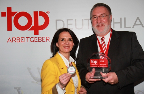 Constanze Krieger und Frank Bollweg bei der Preisübergabe in Düsseldorf Constanze Krieger und Frank Bollweg bei der Preisübergabe in Düsseldorf