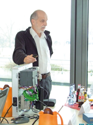Hans-Ludwig Göhringer erklärt den Teilnehmern anhand praktischer Beispiele, welche Ursachen Störunge